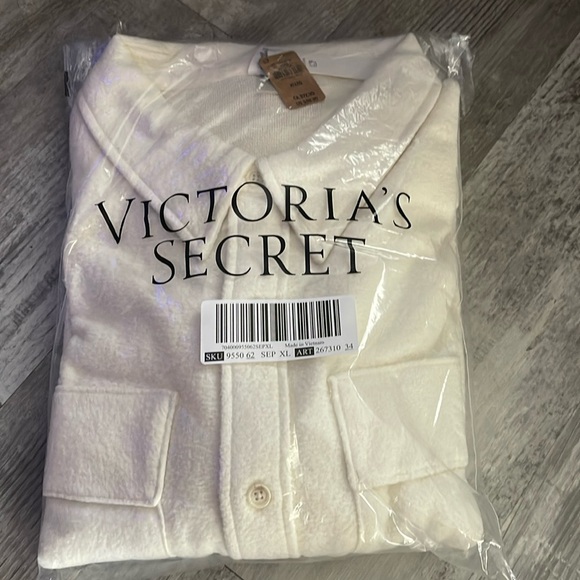 PINK Victoria’s Secret NWT reverse fleece shacket  XL PINK logo - Picture 2 of 14